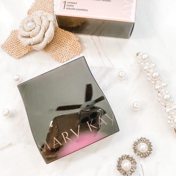 Mary Kay Creme to Powder Foundation In Bronze 1 - Picture 2 of 2